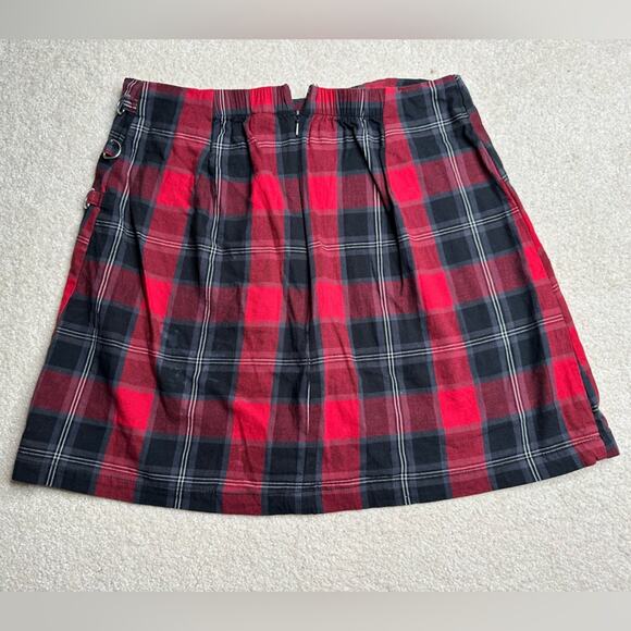 Red and Black Plaid Skirt - Picture 2 of 9